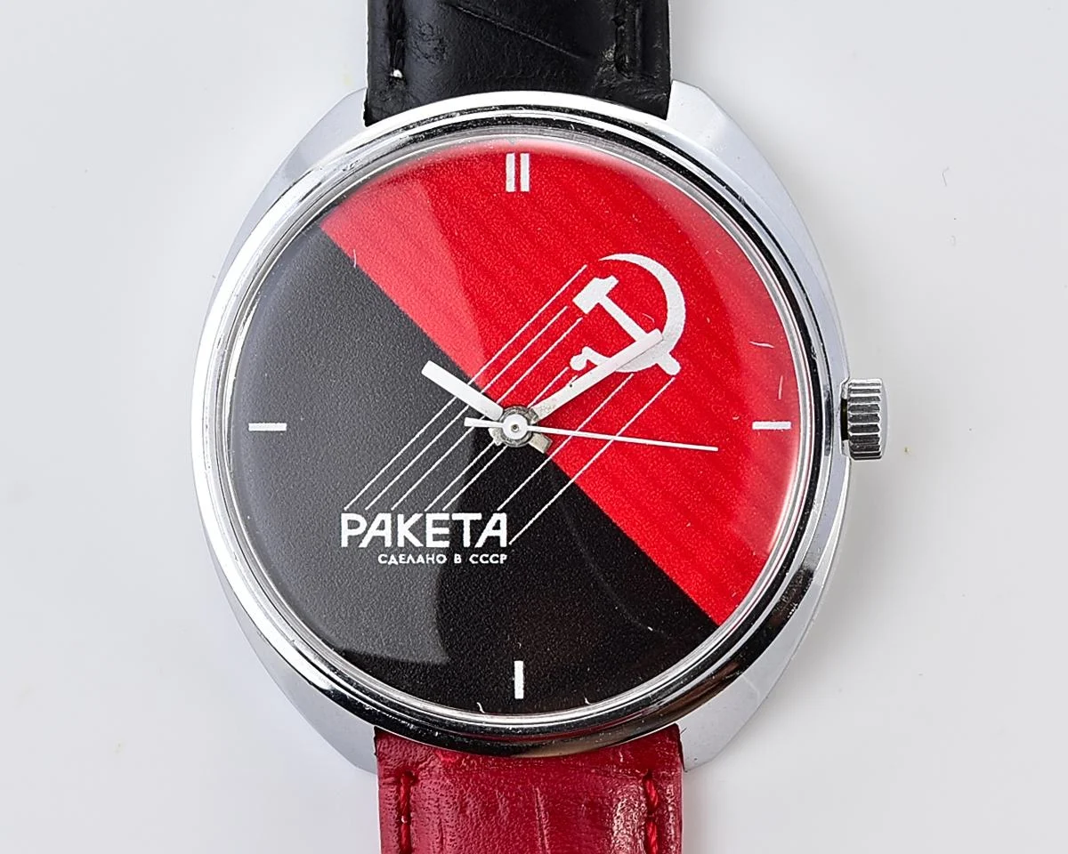 Black & Red vintage mechanical Raketa watch