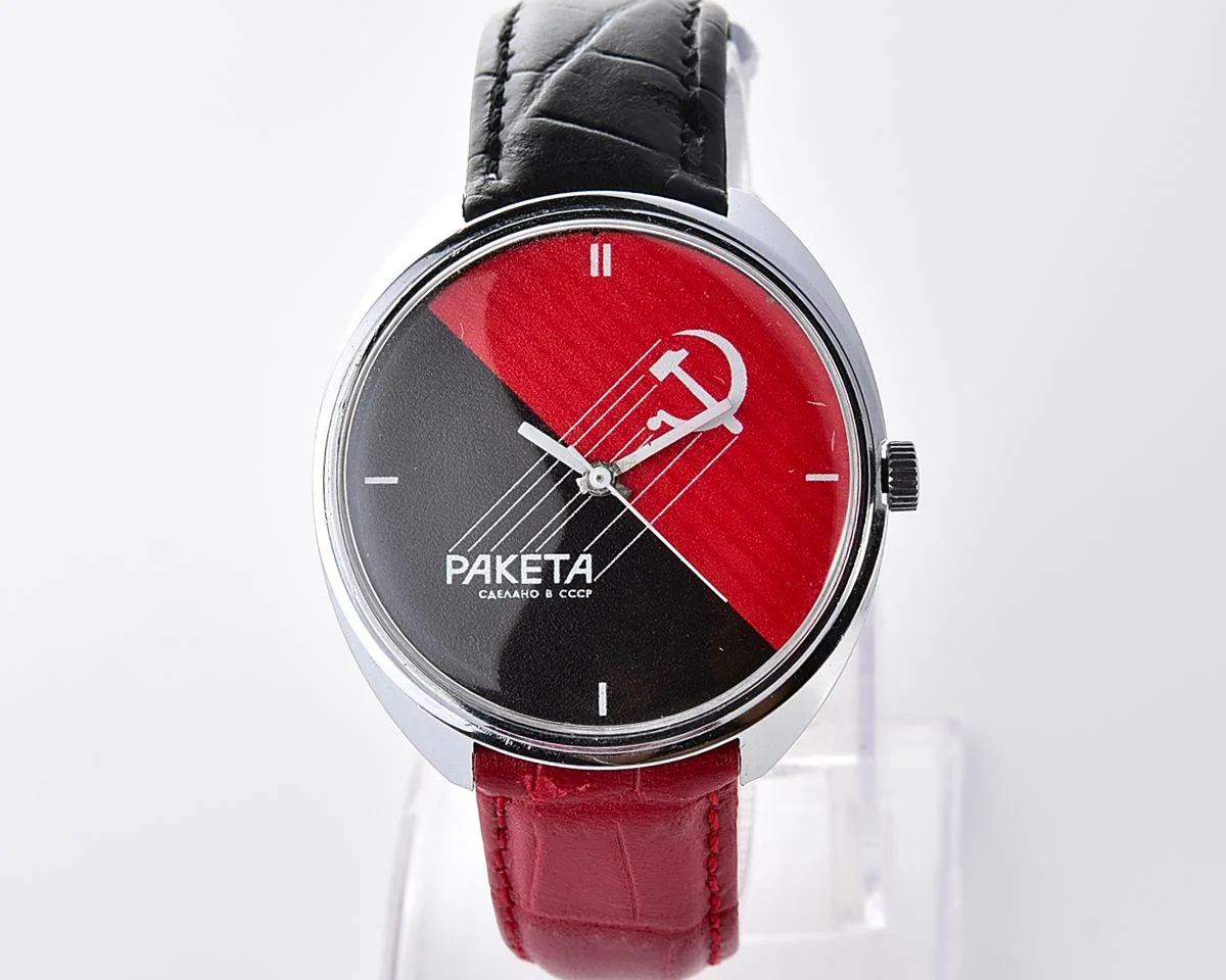 Black & Red vintage mechanical Raketa watch