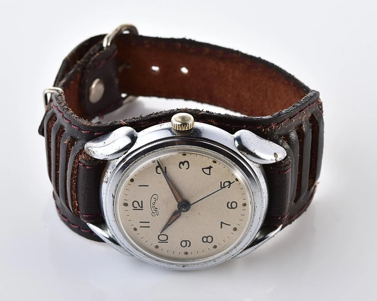Vintage Soviet Ural mechanical watch(16 jewels variant), from the 4th quarter 1957