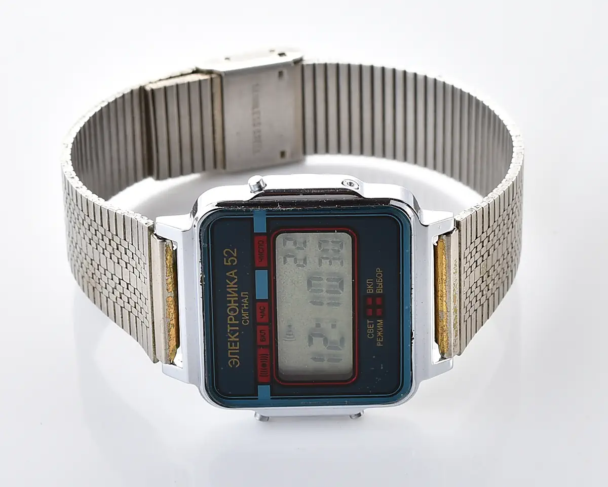 Digital vintage watch Electronika-52 Signal with vintage stainless steel bracelet