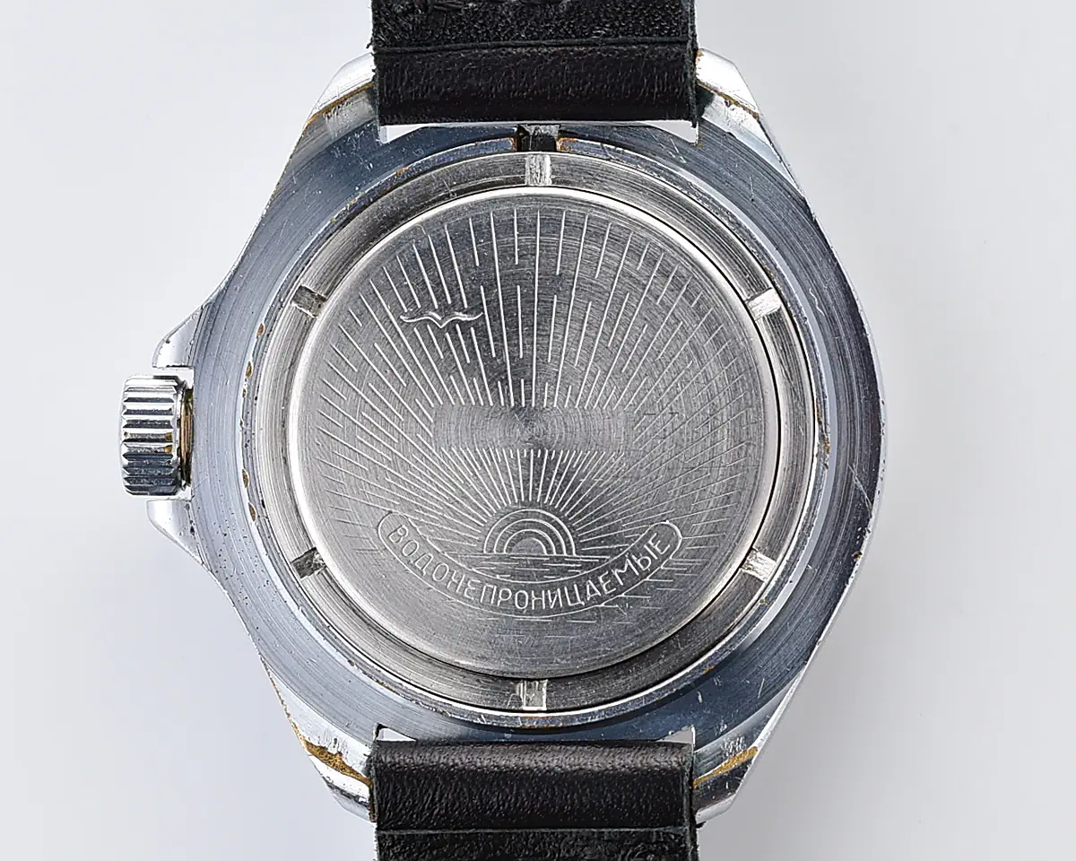 Soviet Vostok Komandirskie mechanical watch with date – blue dial, red star - Image 10