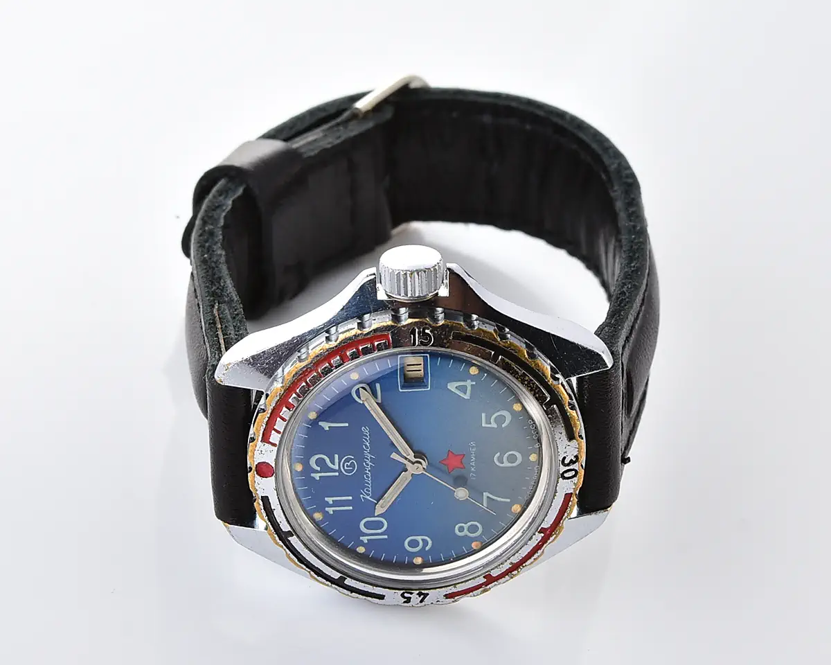 Soviet Vostok Komandirskie mechanical watch with date – blue dial, red star - Image 5