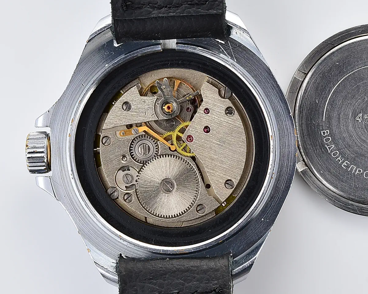 Soviet Vostok Komandirskie mechanical watch - Komandirskie Tank! - Image 10