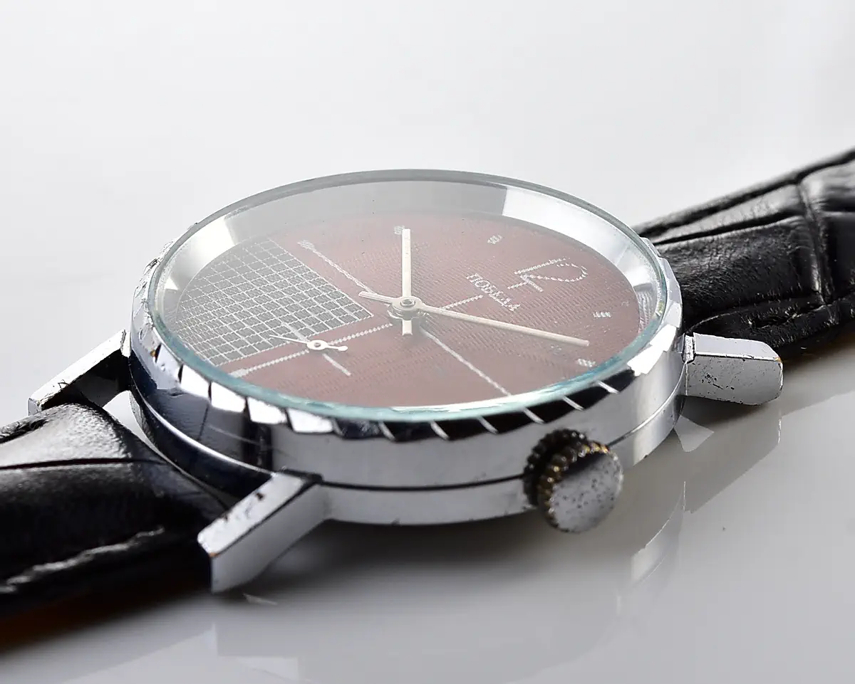Vintage Soviet Pobeda mechanical watch, ZiM factory – burgundy textured dial with black grid quadrant and small seconds, upgraded mineral crystal, from the 1970s-80s - Image 10