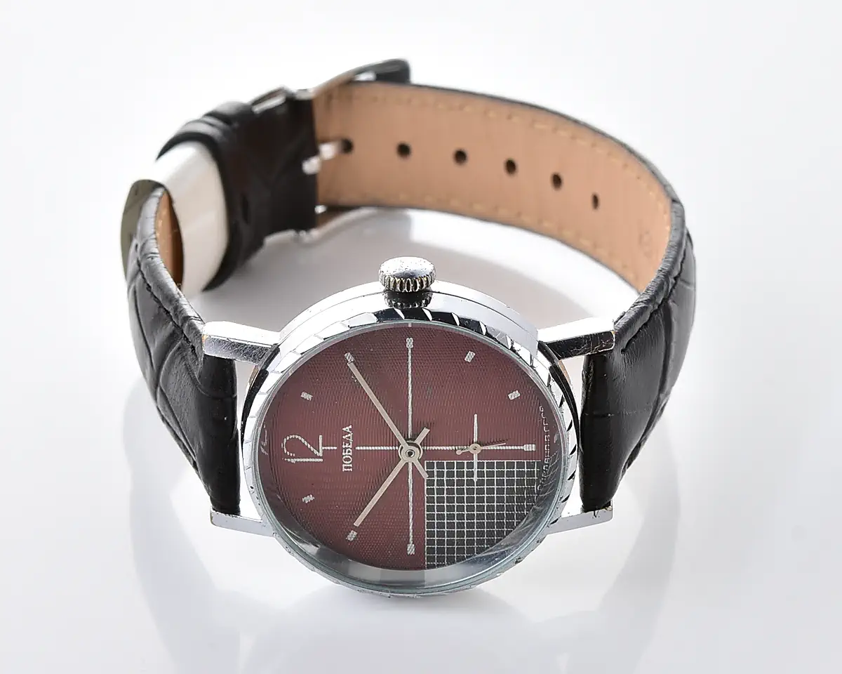 Vintage Soviet Pobeda mechanical watch, ZiM factory – burgundy textured dial with black grid quadrant and small seconds, upgraded mineral crystal, from the 1970s-80s - Image 5