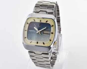 Large Soviet Poljot 3050 vintage wristwatch with quartz movement