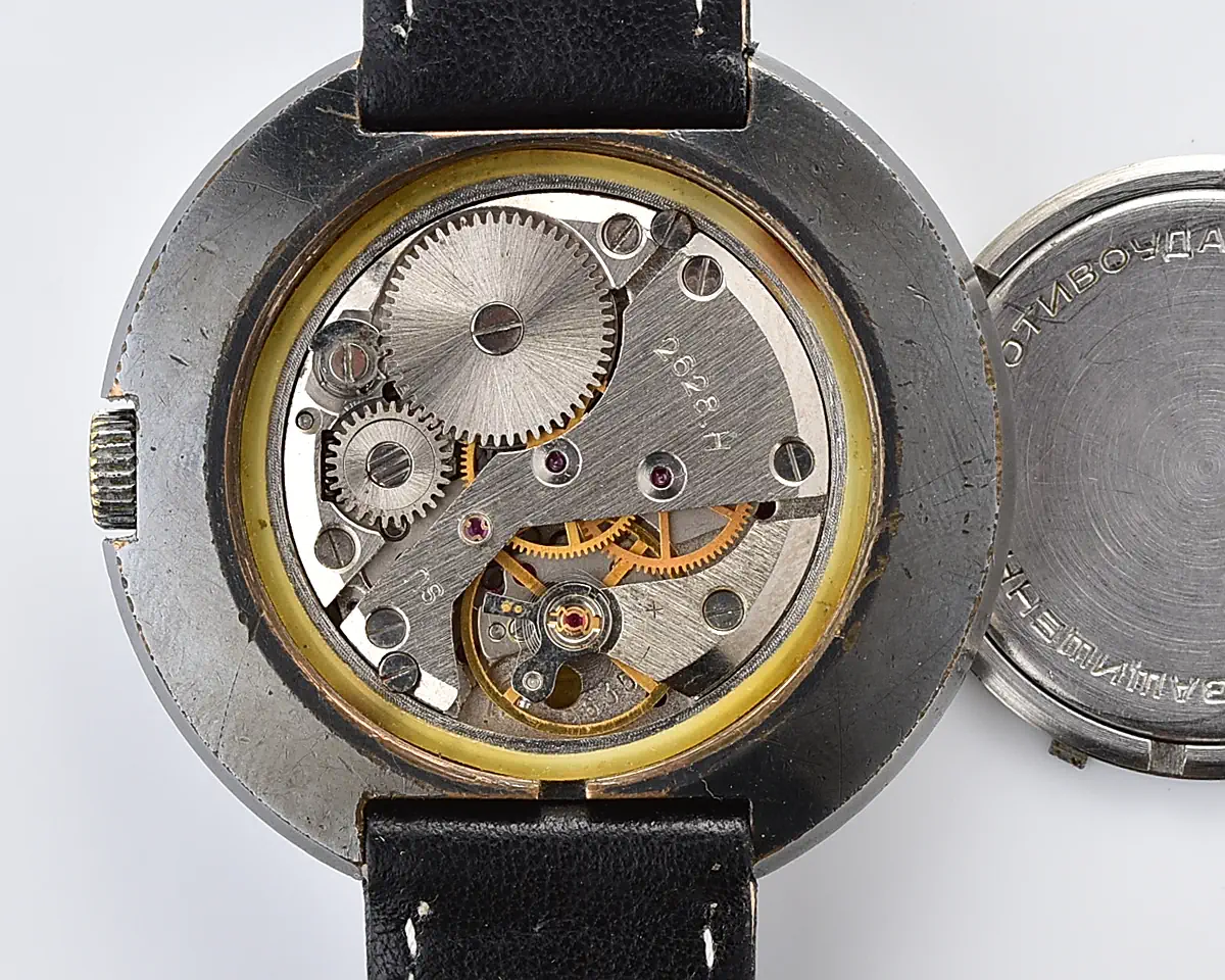 Vintage Soviet Raketa mechanical watch with day / date calendar, silver dial - Image 11