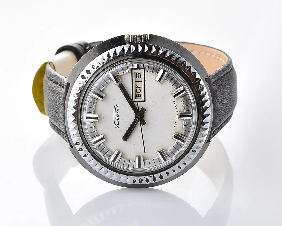 Vintage Soviet Raketa mechanical watch with day / date calendar, silver dial - Image 4