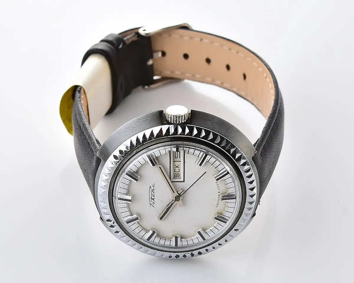 Vintage Soviet Raketa mechanical watch with day / date calendar, silver dial - Image 5