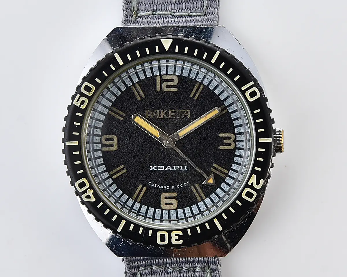 Vintage Soviet Raketa quartz wristwatch with rotating bezel