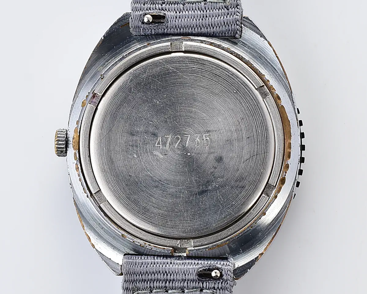 Vintage Soviet Raketa quartz wristwatch with rotating bezel