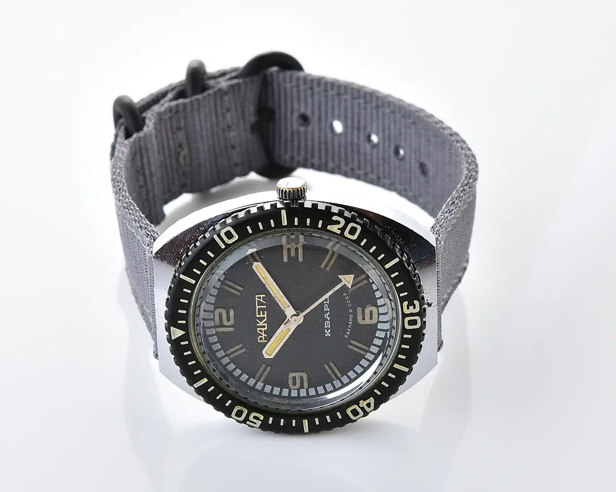 Vintage Soviet Raketa quartz wristwatch with rotating bezel