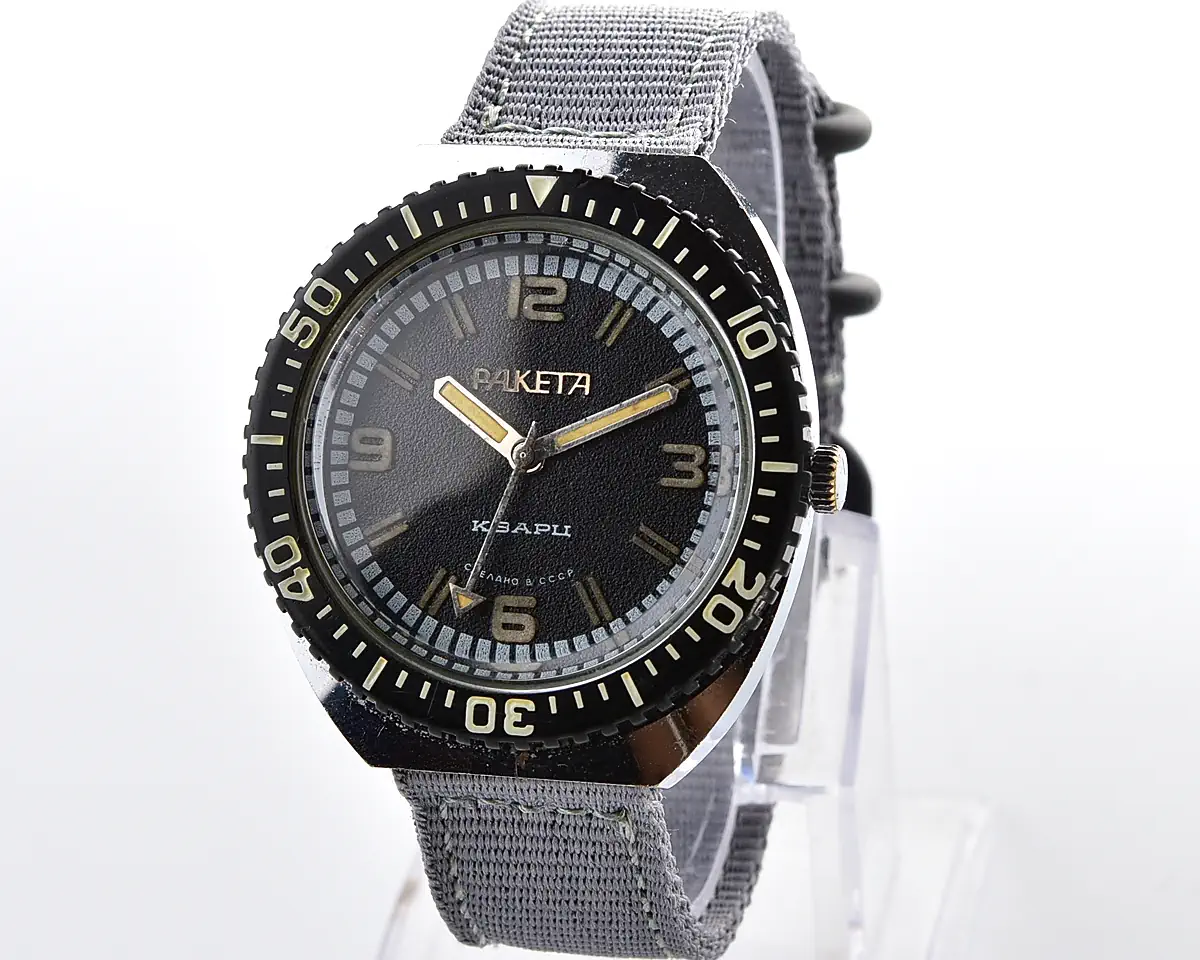 Vintage Soviet Raketa quartz wristwatch with rotating bezel