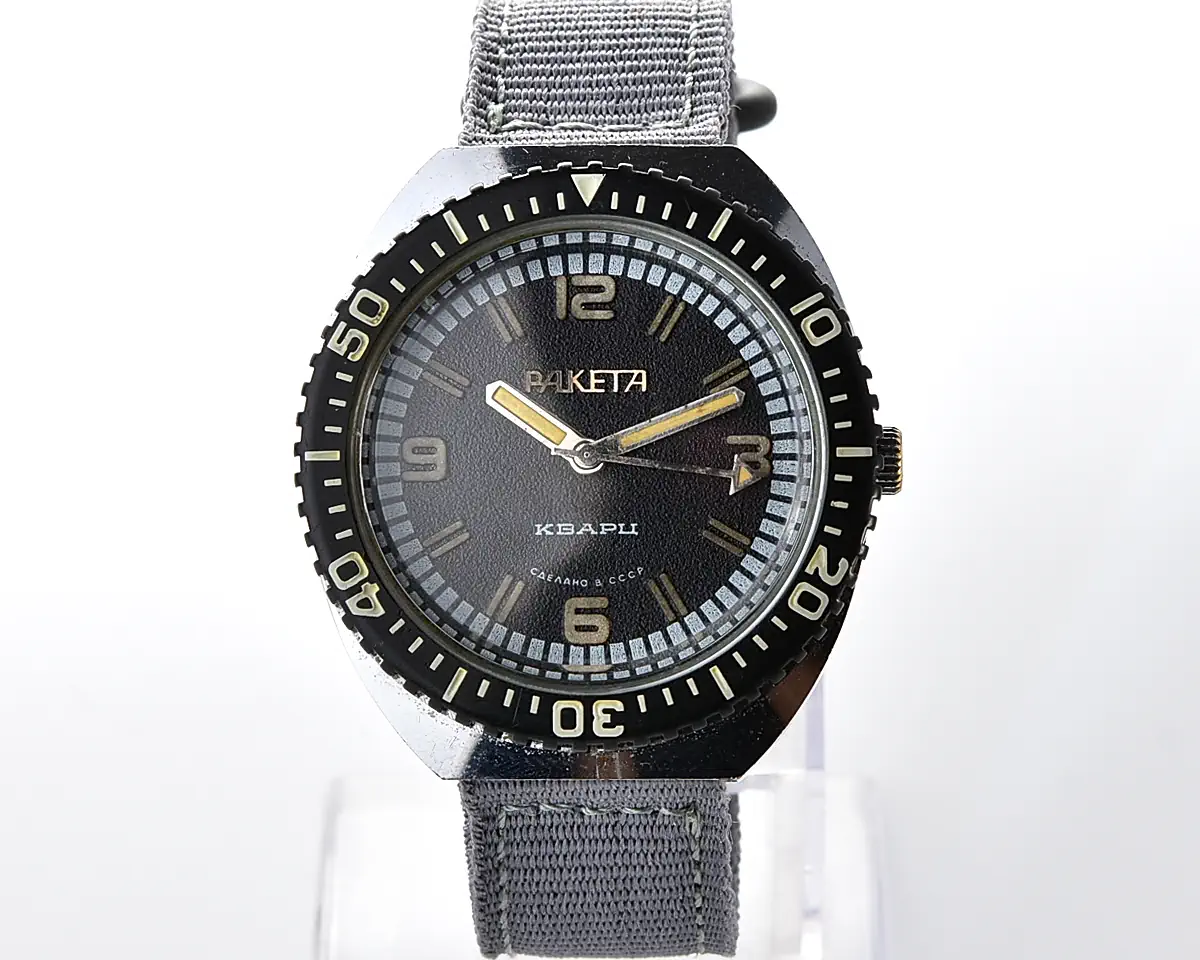 Vintage Soviet Raketa quartz wristwatch with rotating bezel
