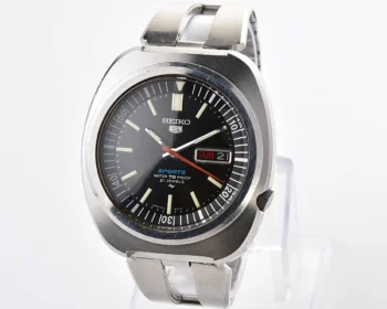 Vintage Seiko 5 Sports – Black Dial Rotating Count-Up Bezel Day-Date from January 1970