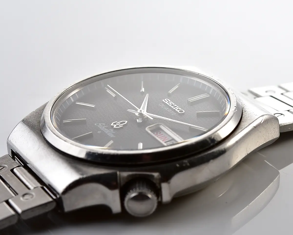 Vintage Seiko SilverWave Quartz – Black Lined JDM Day-Date from October 1977