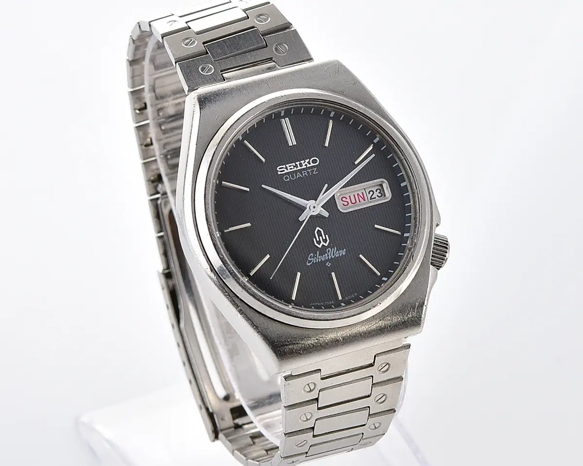 Vintage Seiko SilverWave Quartz – Black Lined JDM Day-Date from October 1977