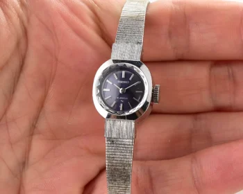 Vintage Seiko Ladies 21 Jewels – Blue Sunburst Dial Manual-Wind from October 1972