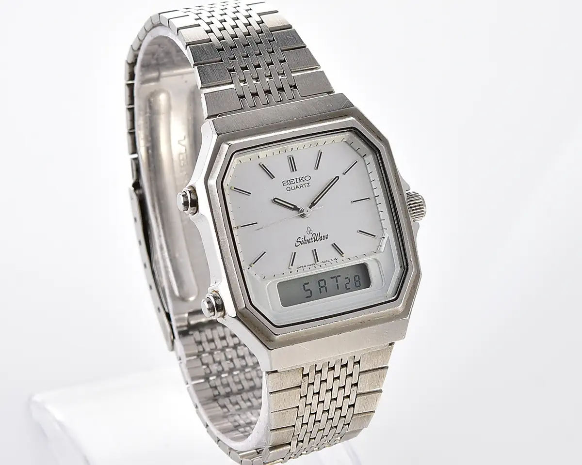 Vintage Seiko SilverWave – Silver Dial Ana-Digi Alarm Chronograph from November 1984