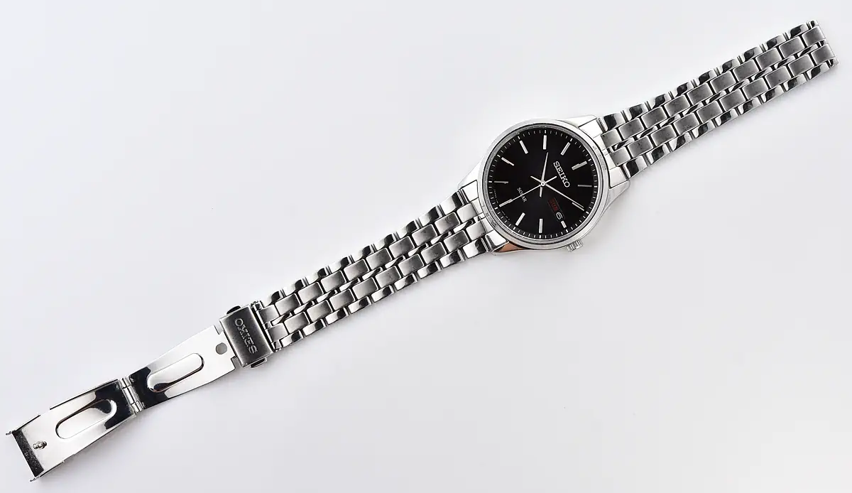 Seiko Solar Day-Date - Black Dial with Bilingual Kanji Day Wheel