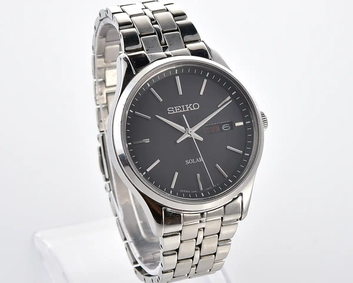 Seiko Solar Day-Date - Black Dial with Bilingual Kanji Day Wheel