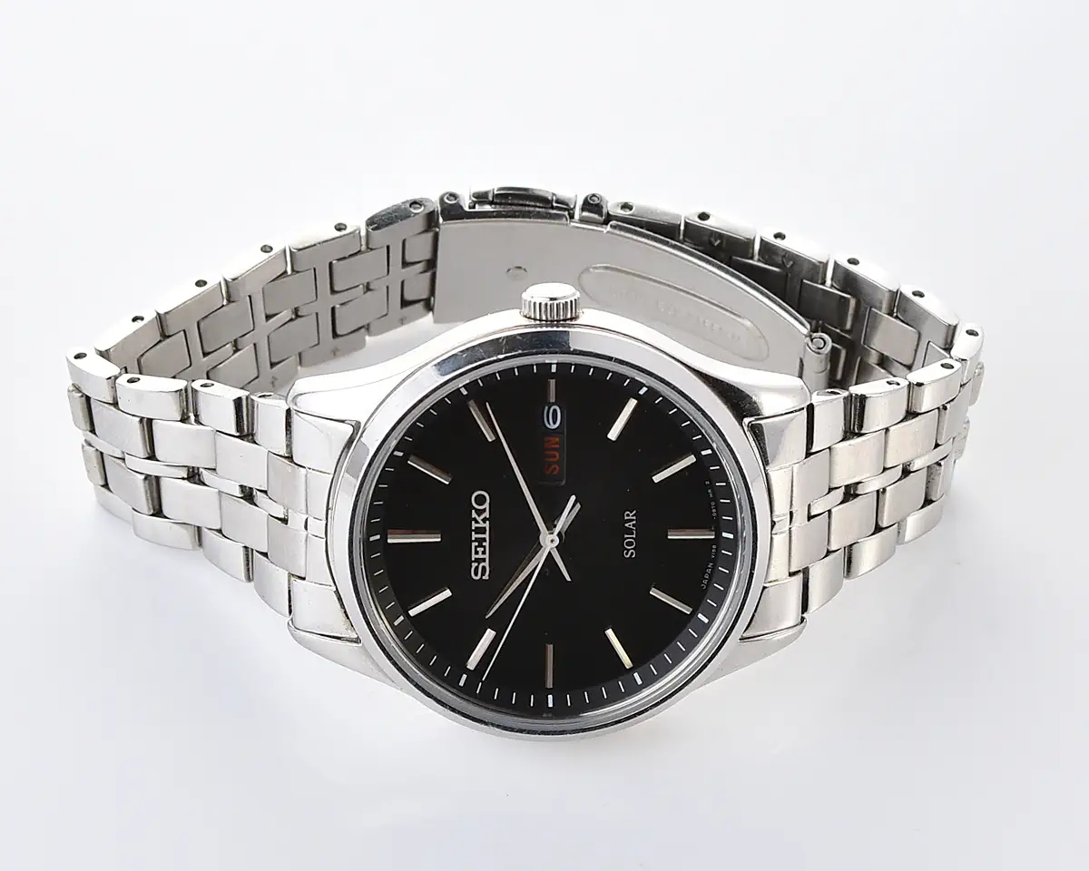 Seiko Solar Day-Date - Black Dial with Bilingual Kanji Day Wheel