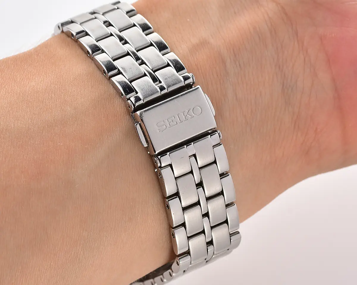 Seiko Solar Day-Date - Black Dial with Bilingual Kanji Day Wheel