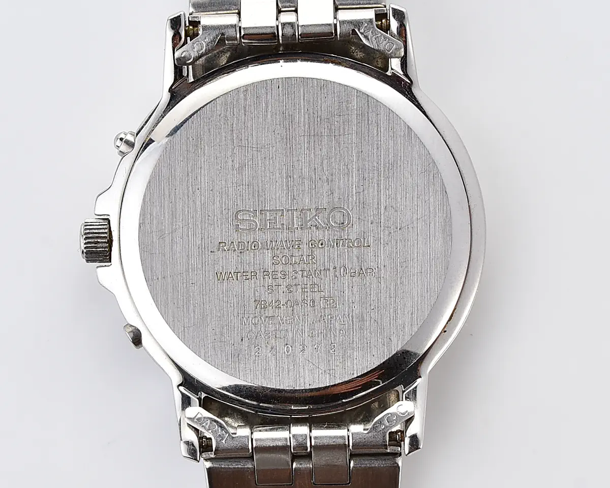 Seiko "Radio Wave Control" Solar – black textured dial from April 2012