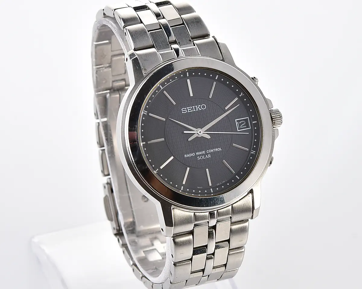 Seiko "Radio Wave Control" Solar – black textured dial from April 2012