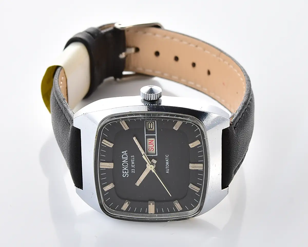 Soviet mechanical Sekonda with automatic self-winding movement
