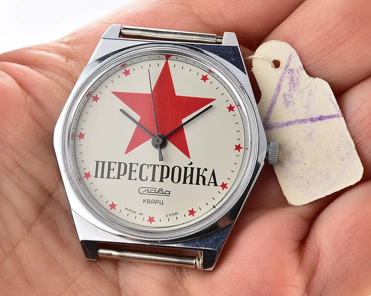 Slava Perestroika quartz watch with red star dial, from April 1992 - Image 6