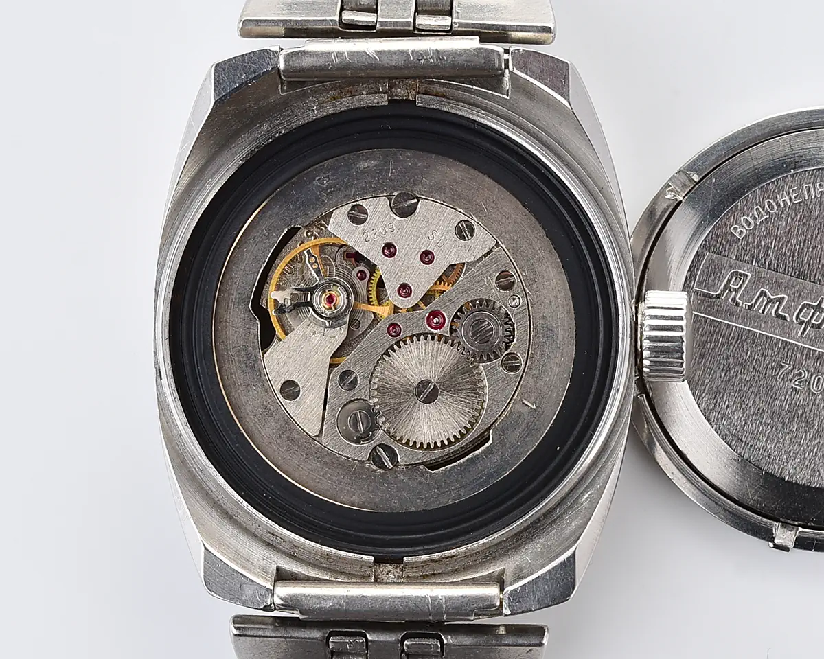 Soviet Vostok Amphibia watch, stainless steel tonneau case - Image 11
