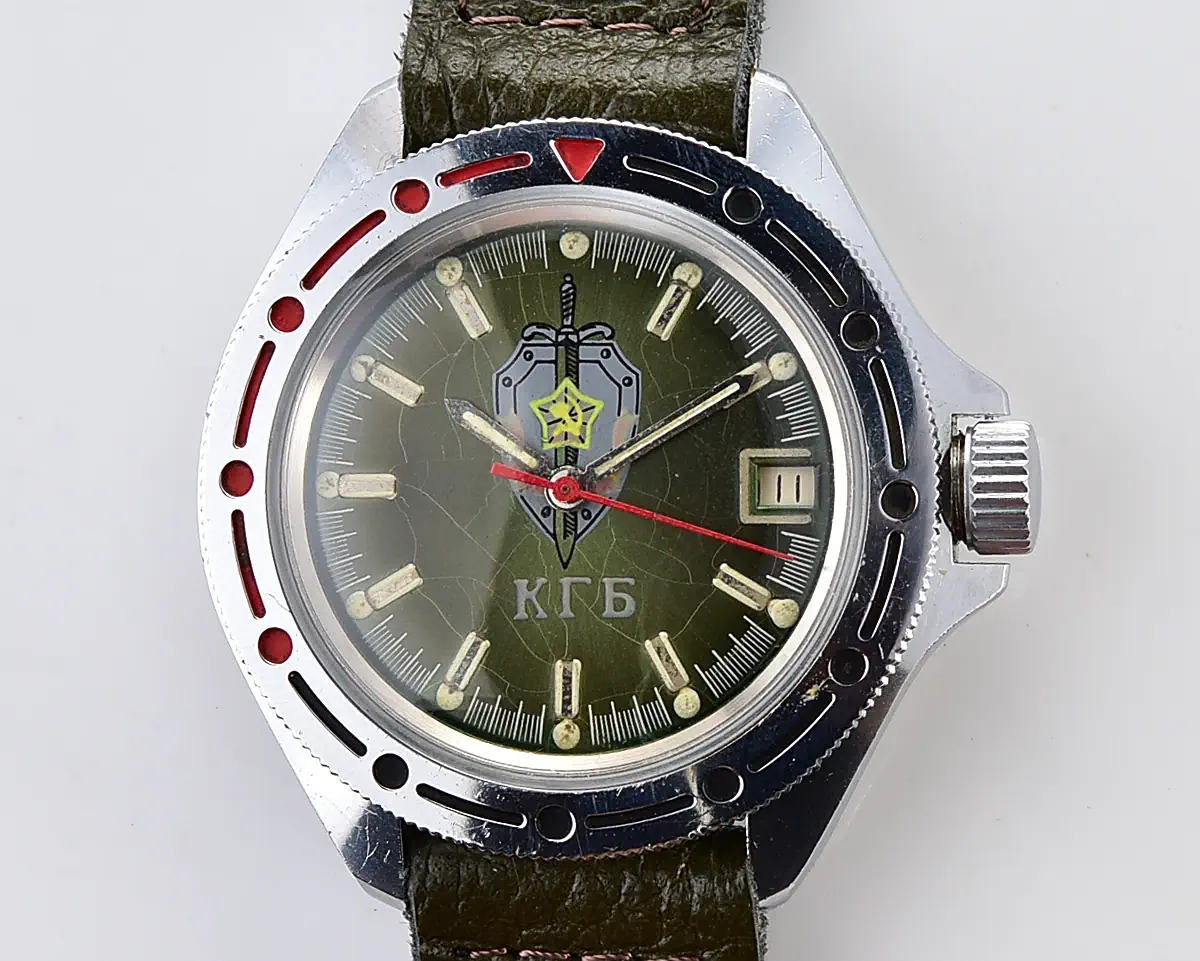 Vostok Komandirskie mechanical watch with date – green KGB dial - Image 8