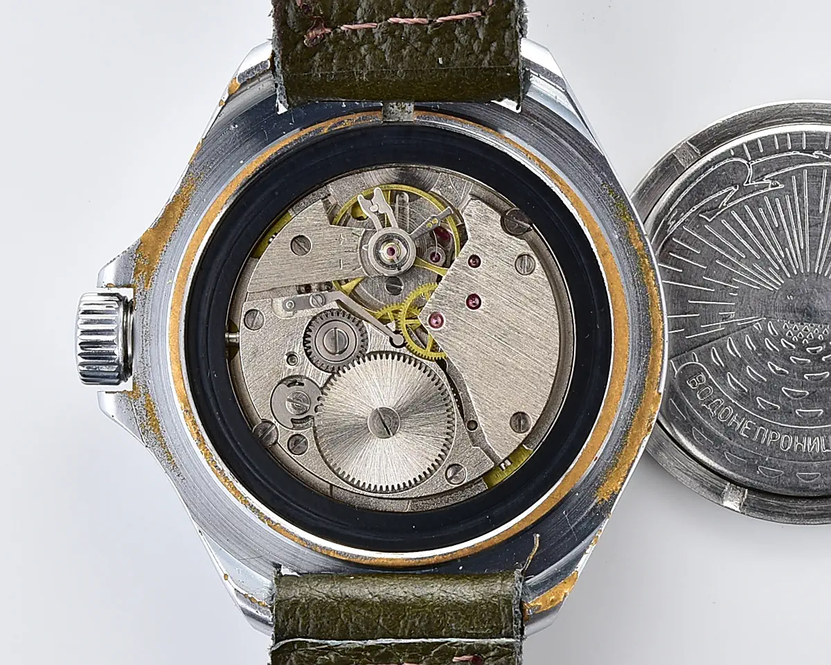 Vostok Komandirskie mechanical watch with date – green KGB dial - Image 10