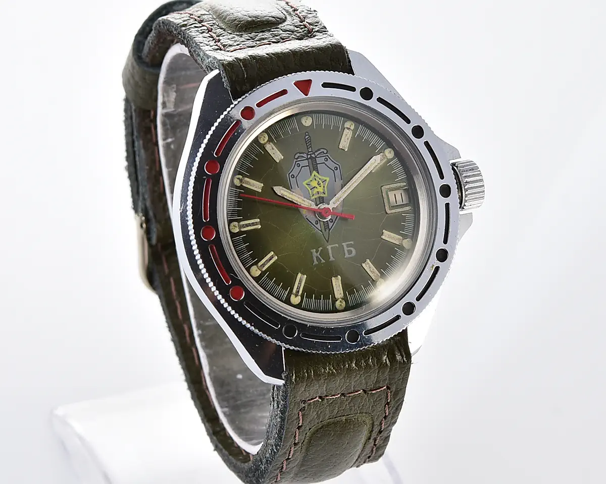 Vostok Komandirskie mechanical watch with date – green KGB dial - Image 3
