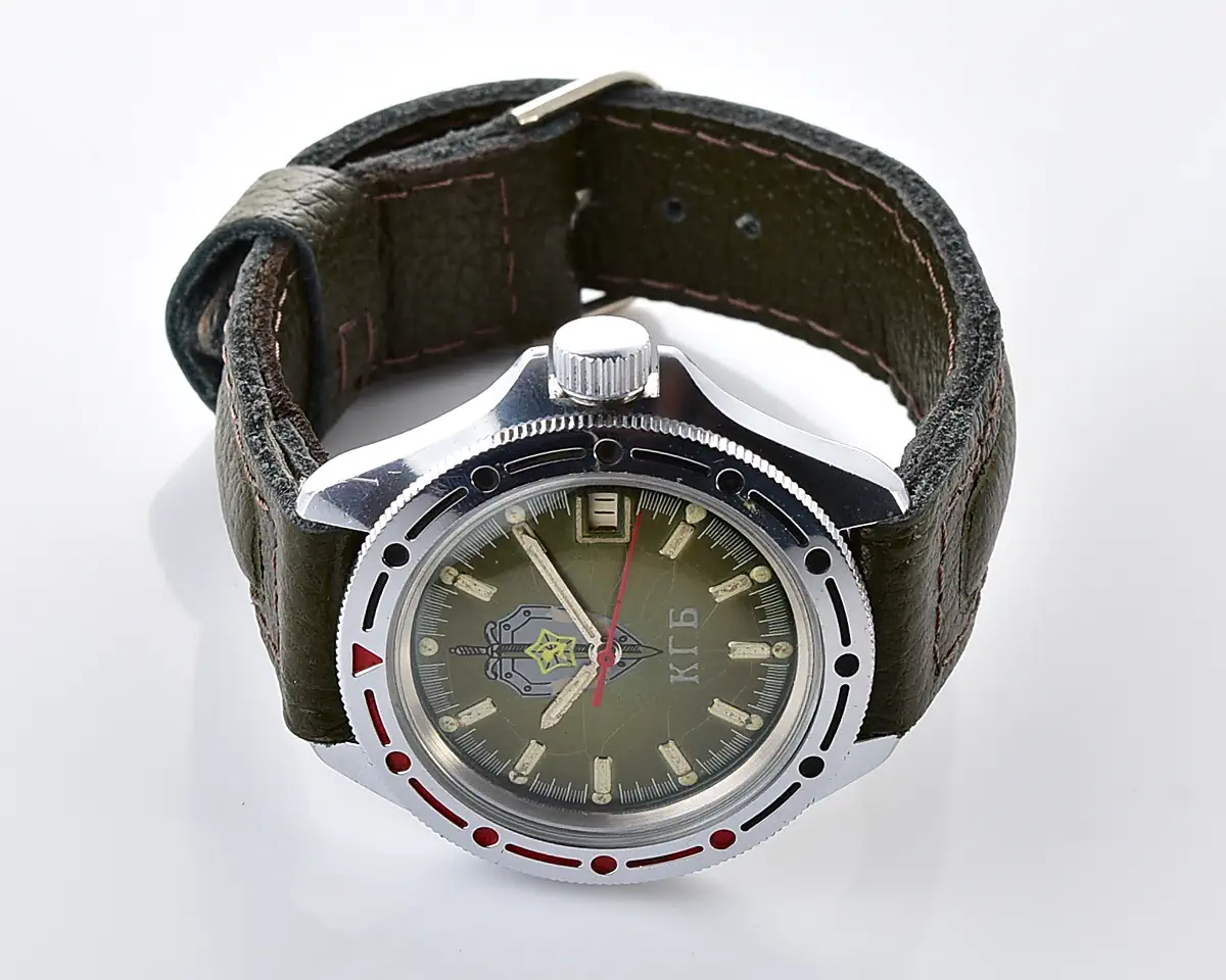 Vostok Komandirskie mechanical watch with date – green KGB dial - Image 5