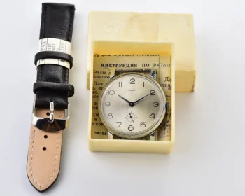Soviet ZiM mechanical watch with box & passport, from September 1977!