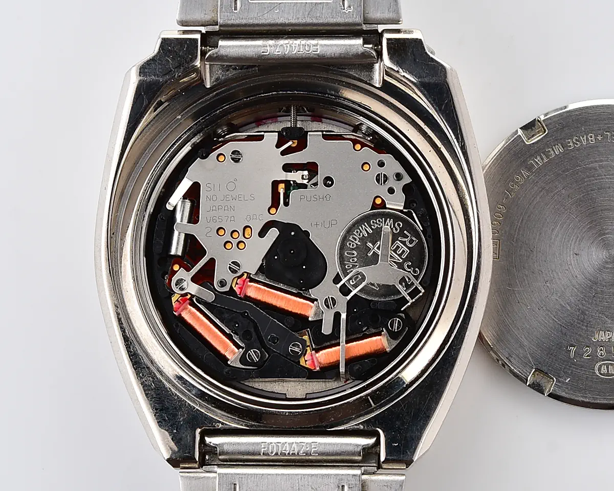 Vintage Alba AKA Bullhead Chronograph – Red Dial 1/10 Sec Quartz from February 1997 - Image 15