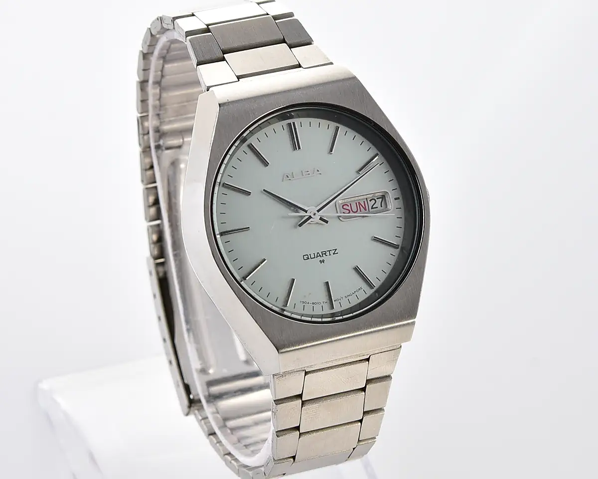 Vintage Alba Quartz Day-Date – Pale Blue Dial, English/Kanji from September 1979 - Image 3