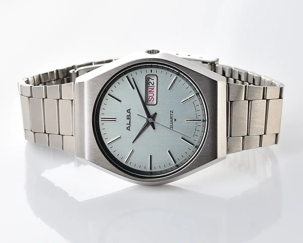 Vintage Alba Quartz Day-Date – Pale Blue Dial, English/Kanji from September 1979 - Image 8