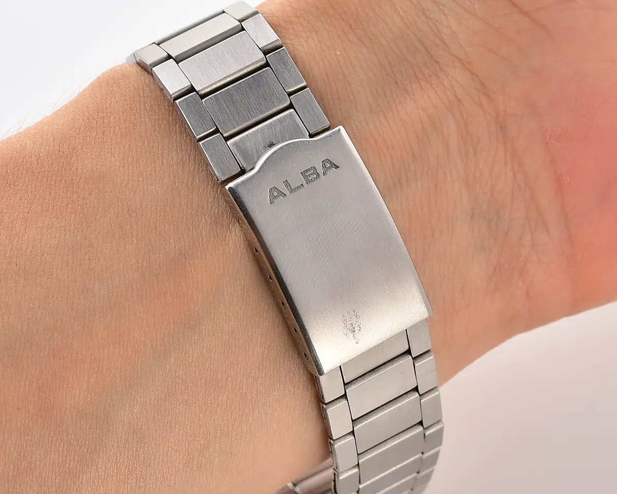Vintage Alba Quartz Day-Date – Pale Blue Dial, English/Kanji from September 1979 - Image 6