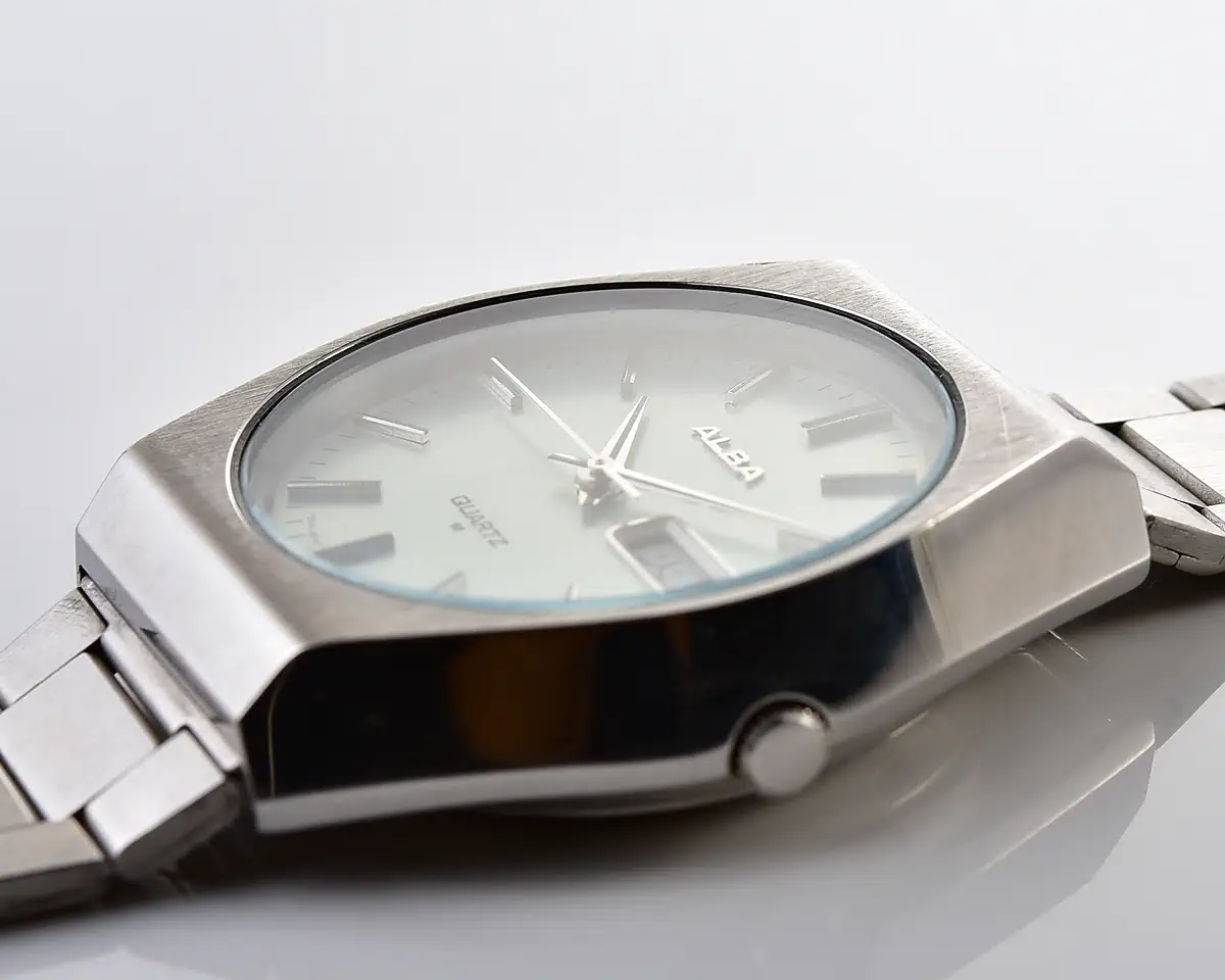 Vintage Alba Quartz Day-Date – Pale Blue Dial, English/Kanji from September 1979 - Image 12
