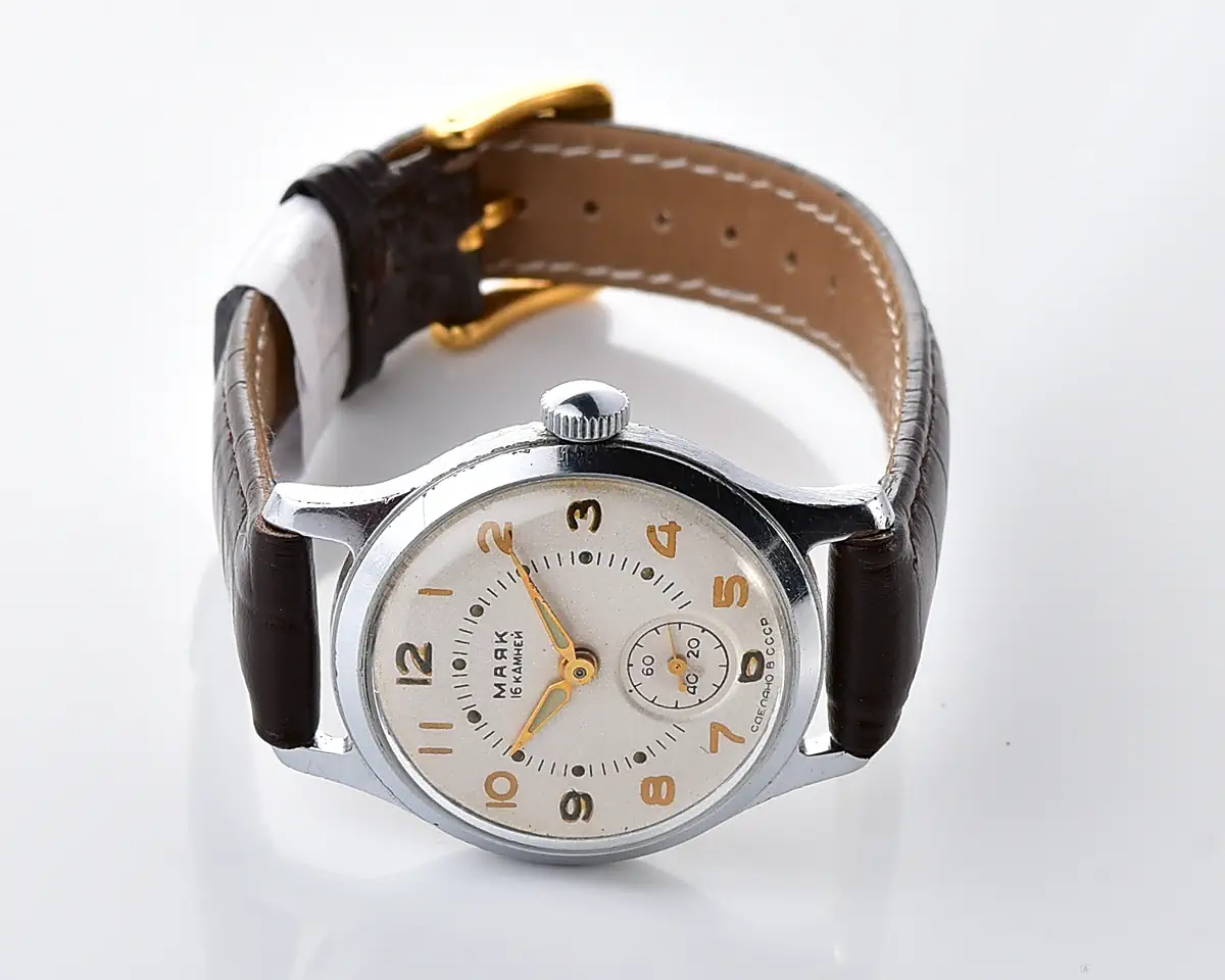 Vintage Soviet Mayak mechanical watch, 1MChZ, from 1950s - Image 9