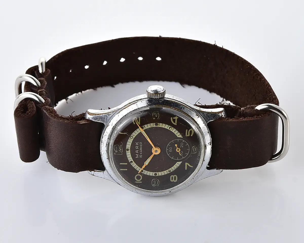Vintage Soviet Mayak mechanical watch with genuine leather NATO strap, 1MChZ, from 1950s - Image 6