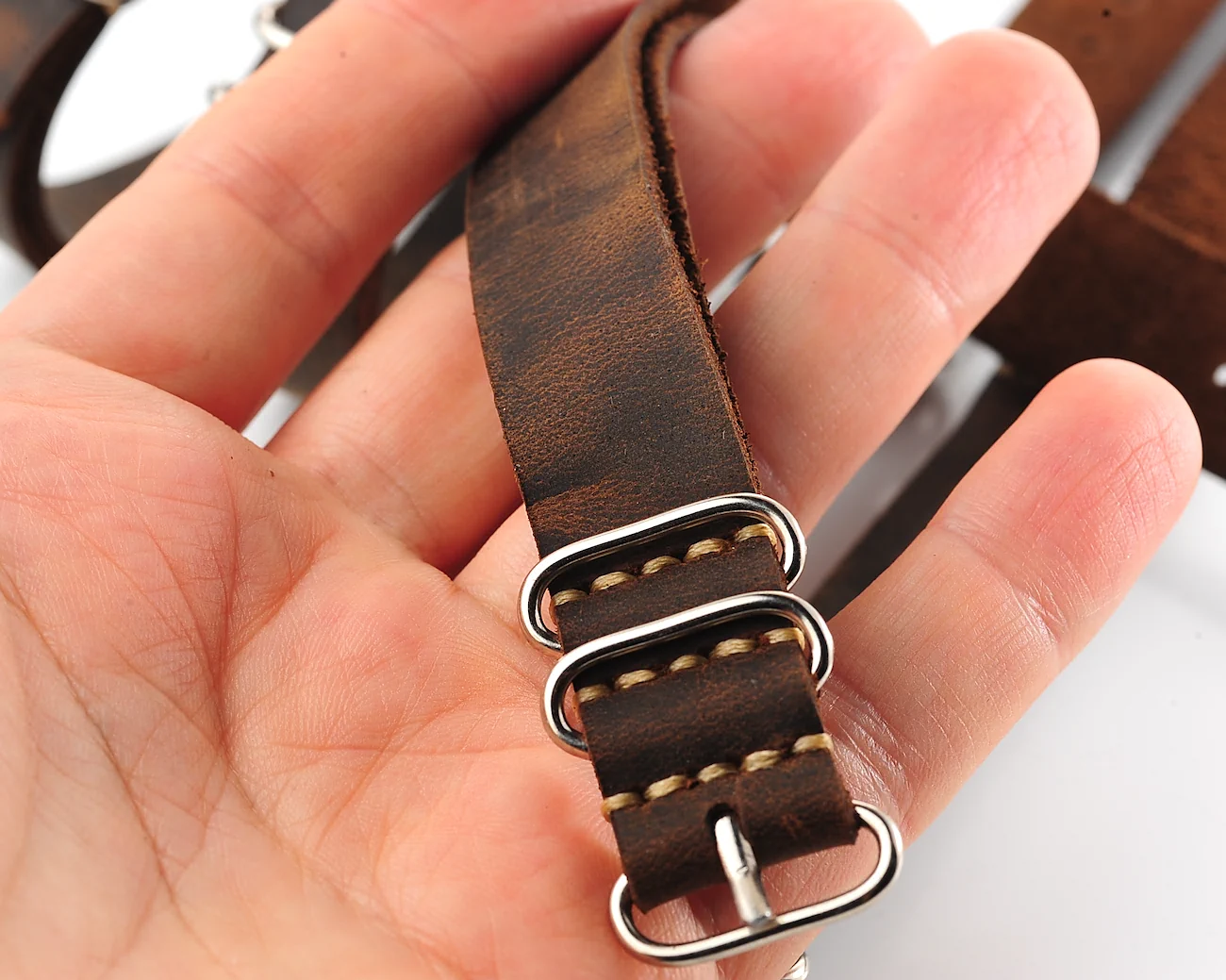 NATO Commander® version 2: Crazy Horse genuine leather straps in 2 shades – hand stitched!