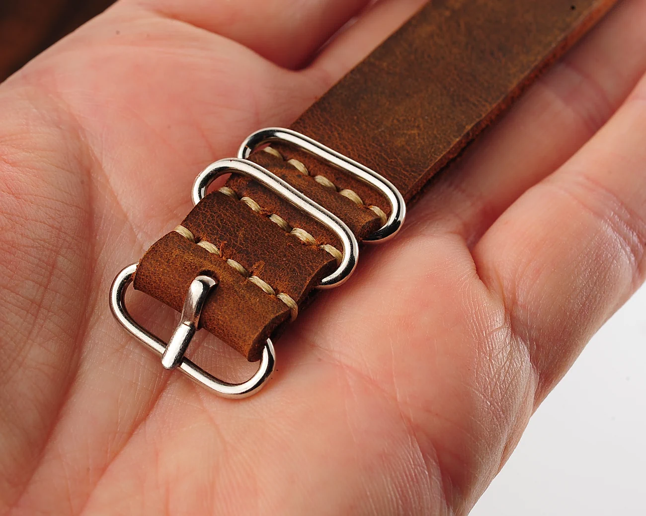 NATO Commander® version 2: Crazy Horse genuine leather straps in 2 shades – hand stitched!
