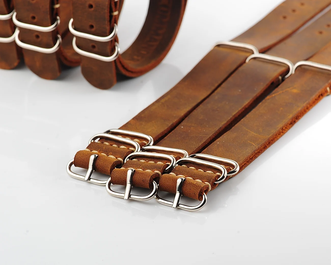 NATO Commander® version 2: Crazy Horse genuine leather straps in 2 shades – hand stitched!