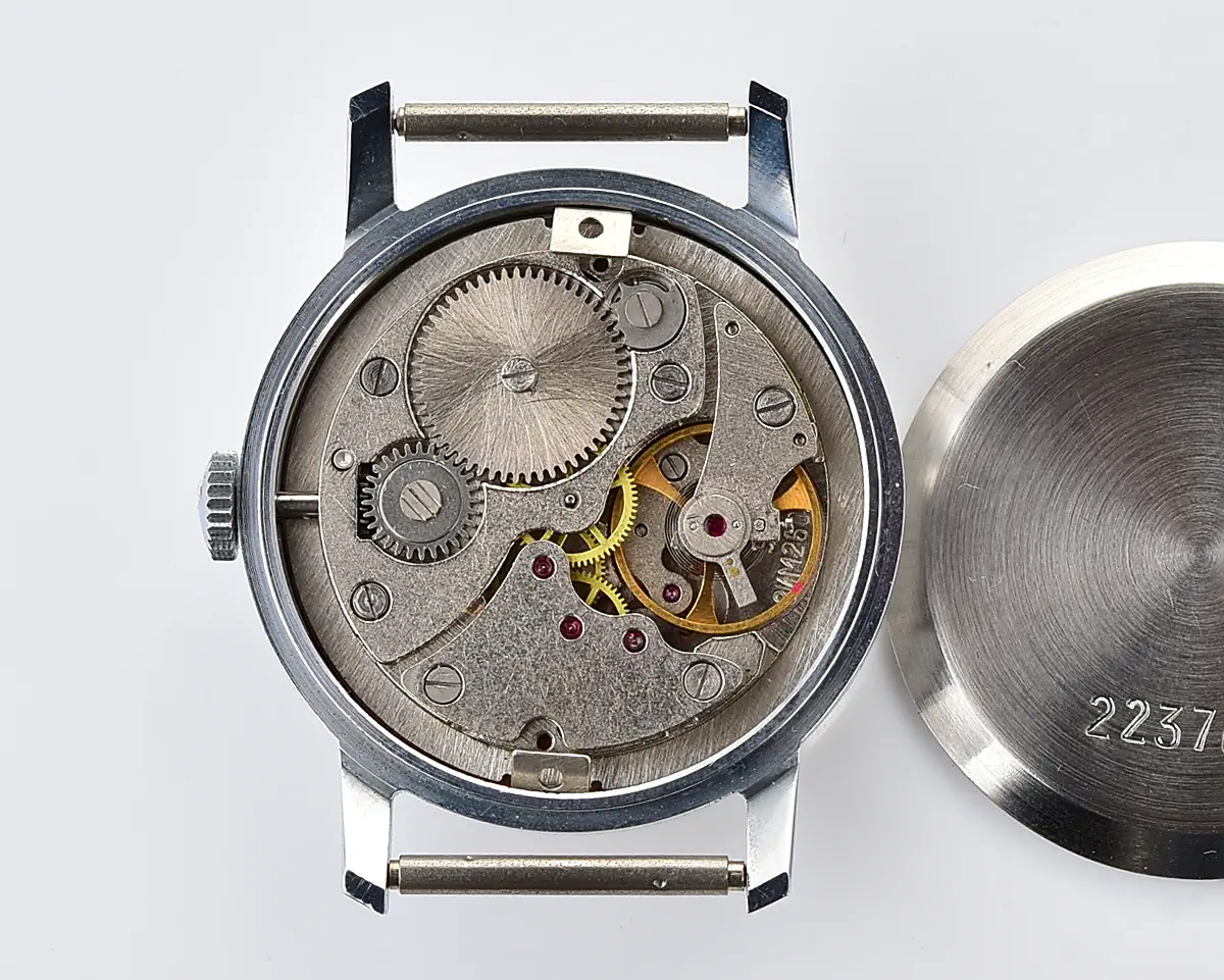 TIME CAPSULE: Soviet mechanical Pobeda watch in box – New Old Stock (NOS)! - Image 9