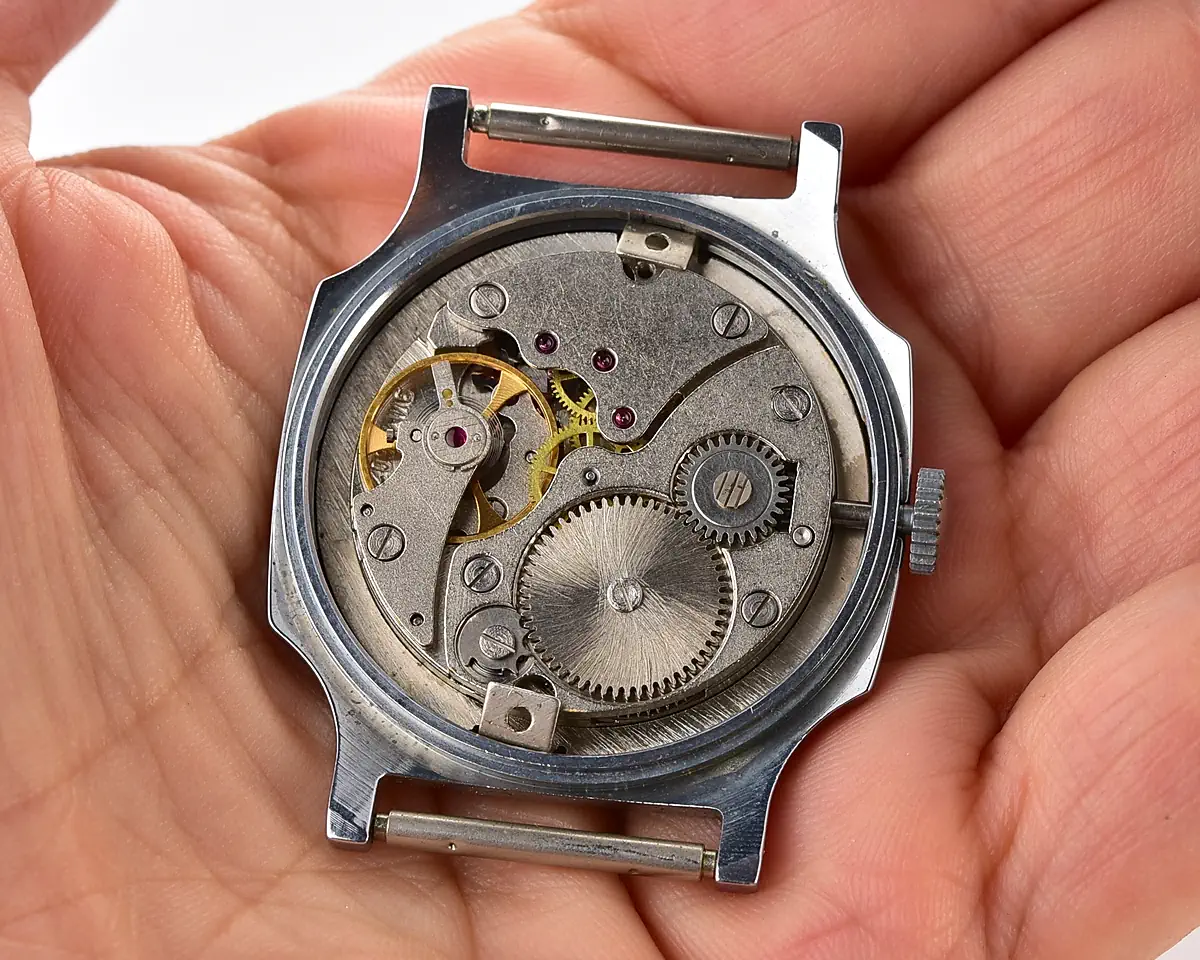 TIME CAPSULE: Soviet mechanical Pobeda watch in box – New Old Stock (NOS)! - Image 6