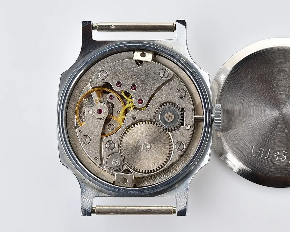 TIME CAPSULE: Soviet mechanical Pobeda watch in box – New Old Stock (NOS)! - Image 9